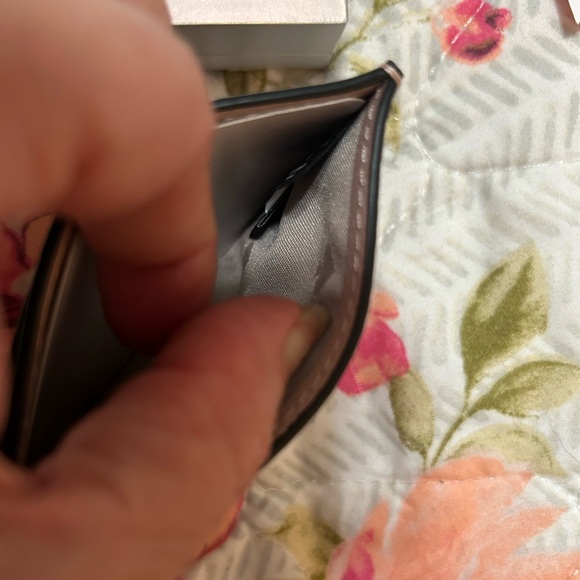 Kate Spade Disney collaboration Minnie slim Cardholder NWT - Picture 5 of 7